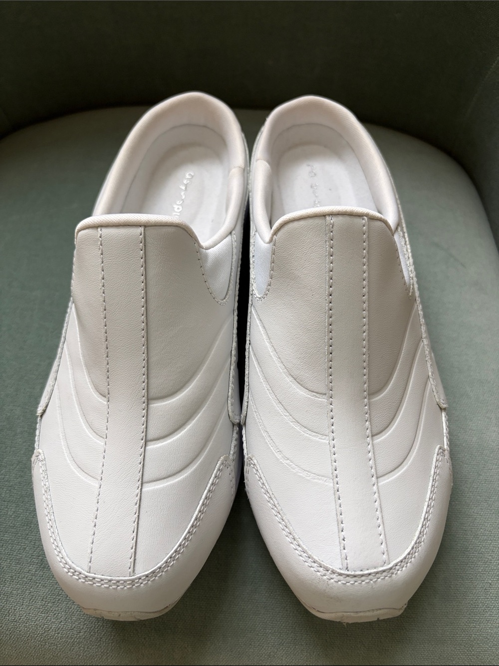Easy Spirit women’s white shoes